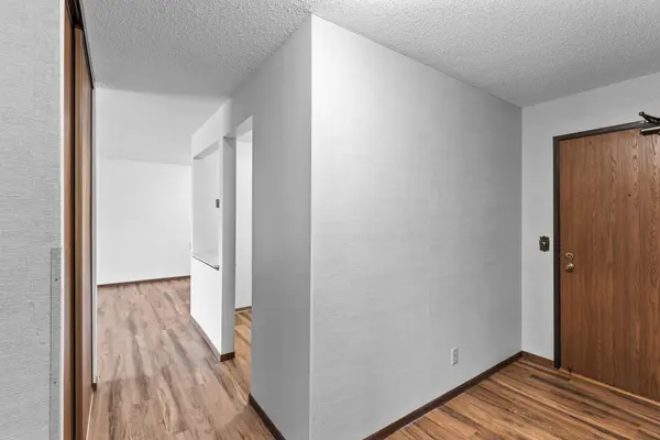 5697 Green Circle DR #213, Hopkins, MN 55343
