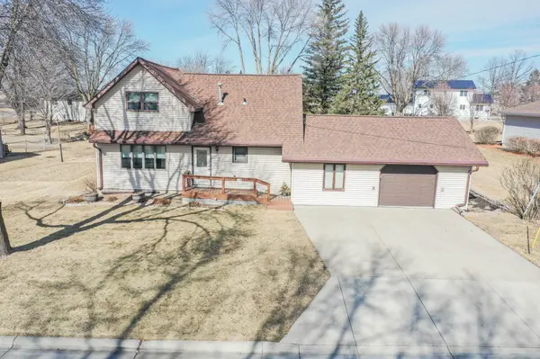 564 Pine AVE, Bird Island, MN 55310