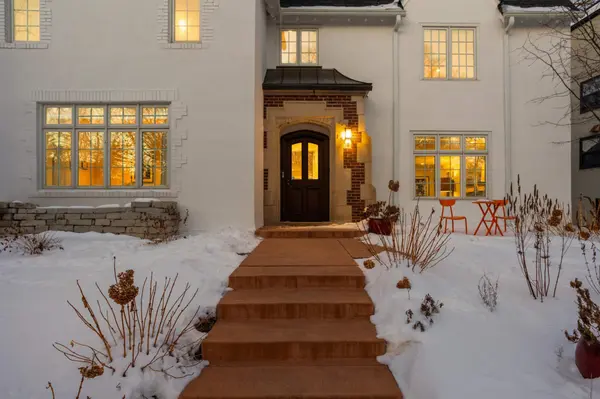 1510 Mount Curve AVE, Minneapolis, MN 55403