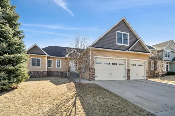 1523 Sparrow RD,  Waconia,  MN 55387