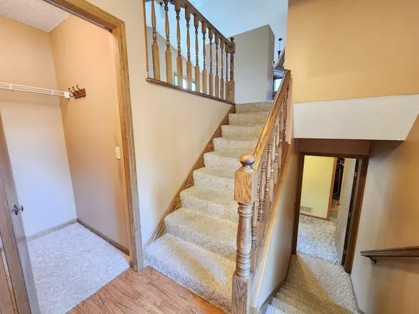 908 Park LN, Belle Plaine, MN 56011
