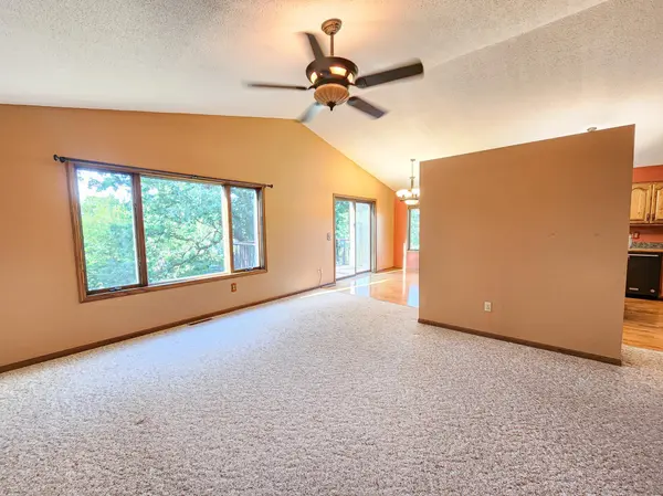 908 Park LN, Belle Plaine, MN 56011