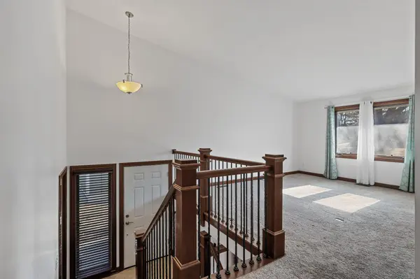 9625 Brighton LN, Eden Prairie, MN 55347