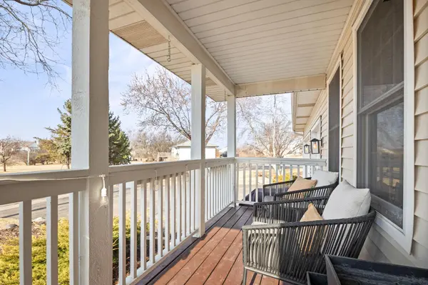 9694 Winslow Chase N, Maple Grove, MN 55311