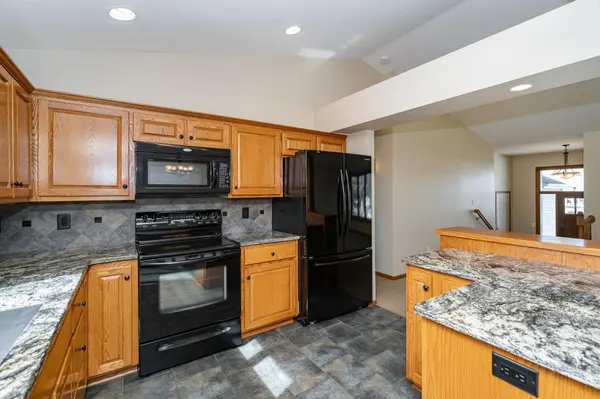 424 11th ST NW, Byron, MN 55920