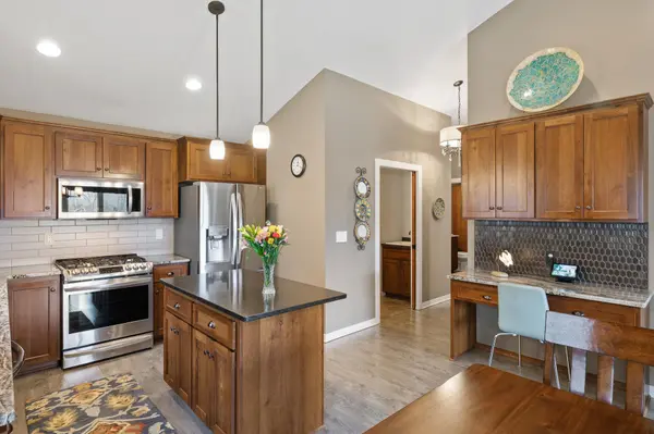 11732 Erskin CIR, Blaine, MN 55449