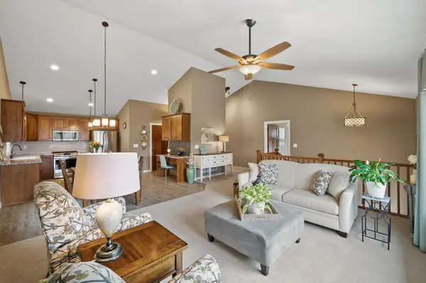 11732 Erskin CIR, Blaine, MN 55449