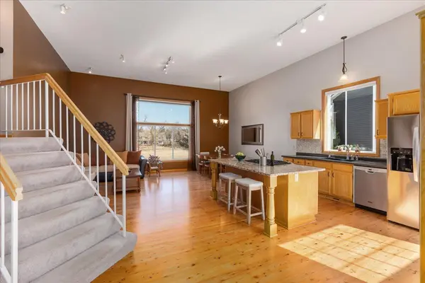 1127 Silverwood RD, Woodbury, MN 55125