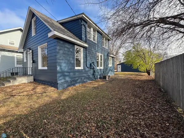 615 1st ST N, Fargo, ND 58102