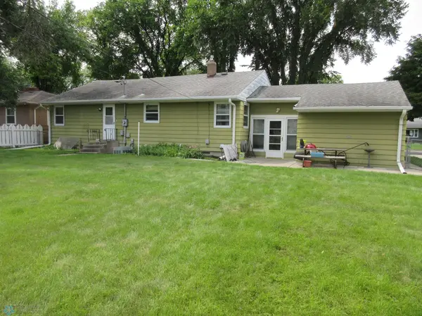 1718 6th ST S, Moorhead, MN 56560