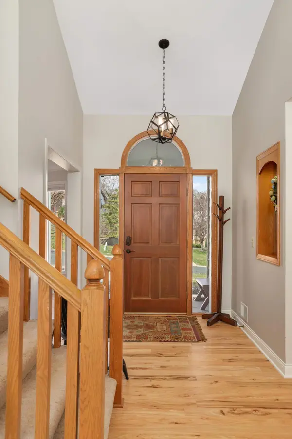 1392 Michelle DR, Eagan, MN 55123