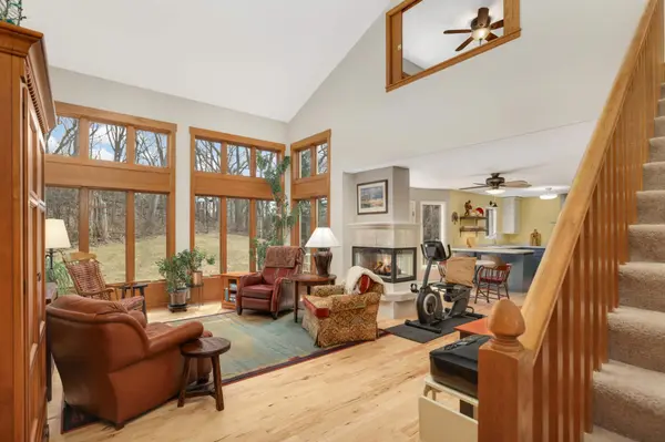 1392 Michelle DR, Eagan, MN 55123