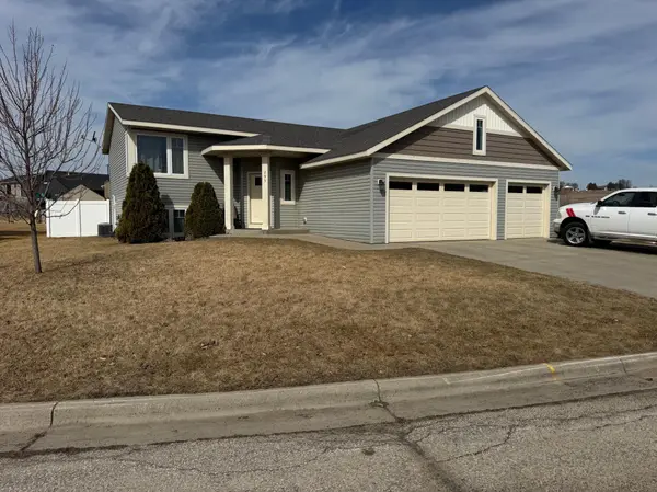 293 Eagle LN, Zumbrota, MN 55992
