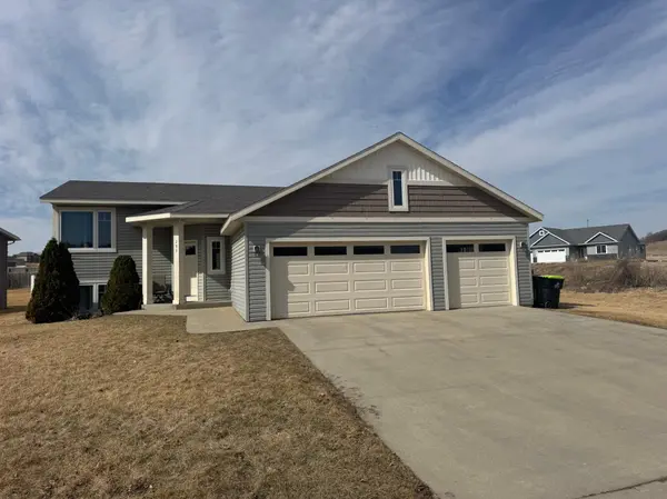 293 Eagle LN, Zumbrota, MN 55992