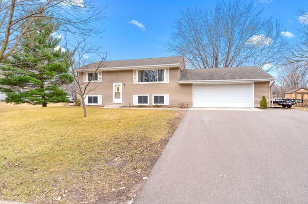 1310 Pleasant View LN,  Champlin,  MN 55316