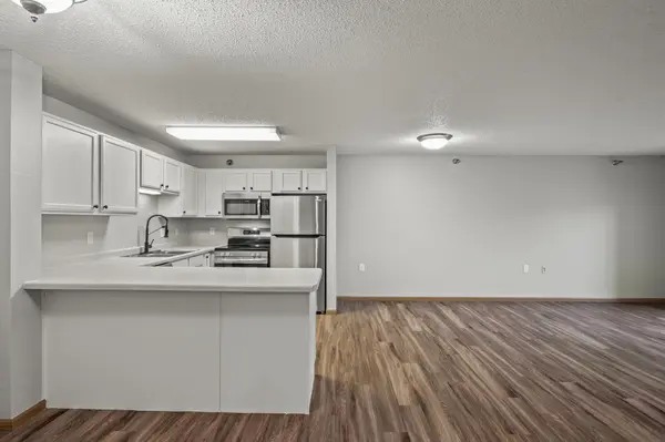 1321 Lake DR W #205, Chanhassen, MN 55317