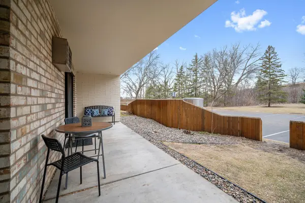 10531 Cedar Lake RD #205, Minnetonka, MN 55305