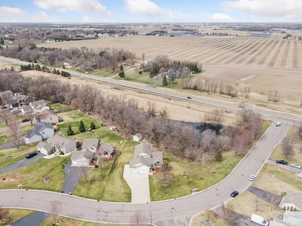 874 Kayla LN, Hanover, MN 55341