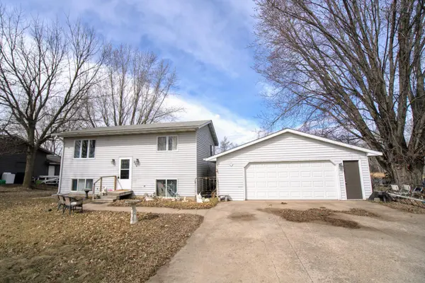 200 Ferndale DR S, Braham, MN 55006