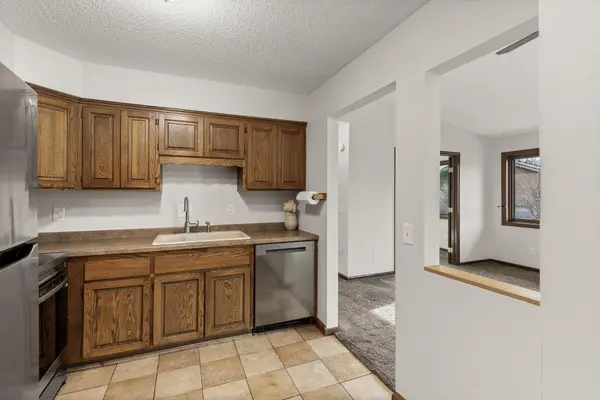 7070 Robinwood TRL Woodbury, MN 55125