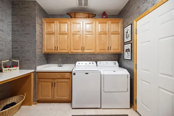 10332 Hennepin Town RD, Eden Prairie, MN 55347