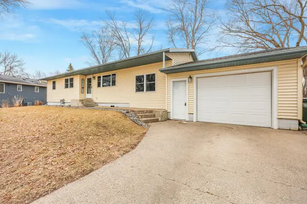 920 Hamlet DR N,  Avon,  MN 56310