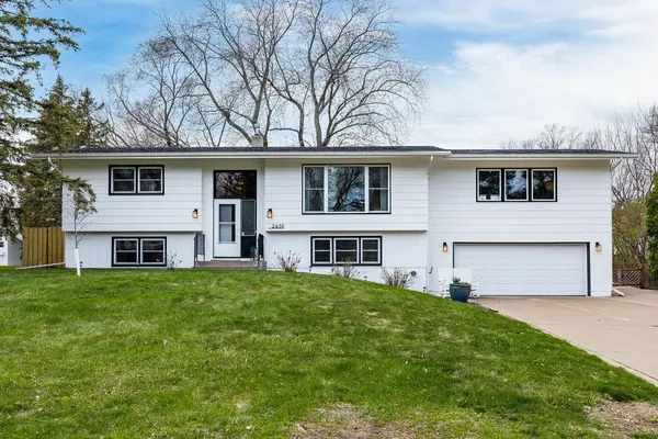 2439 Churchill ST, Roseville, MN 55113