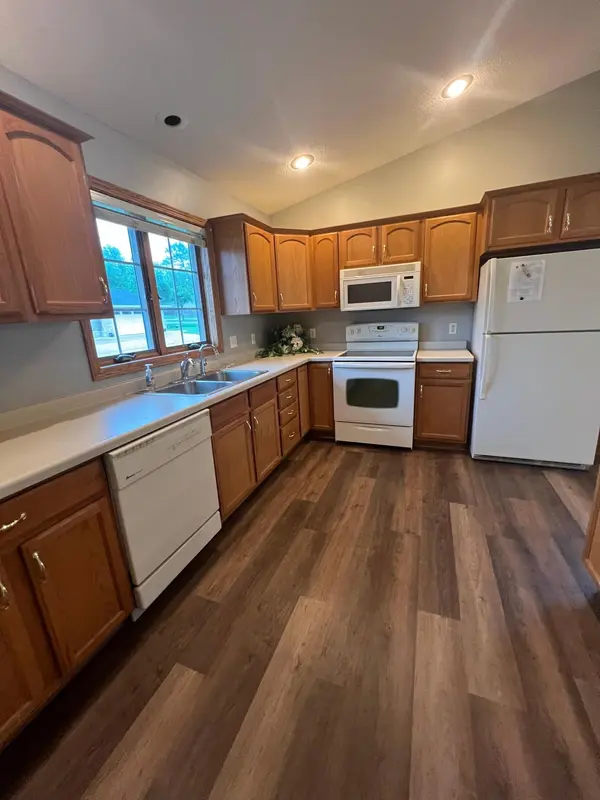 316 Valley View DR SE, Willmar, MN 56201