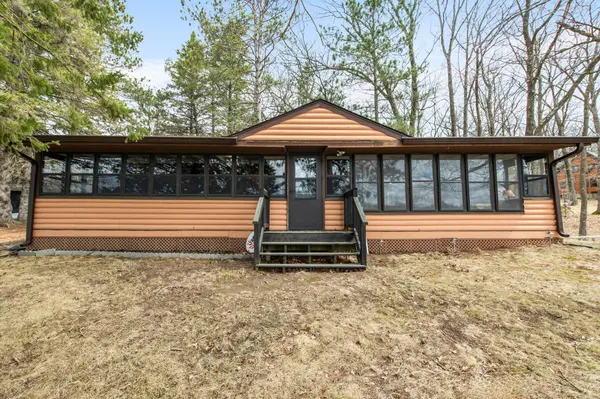 201 27 1/4 26 7/8 AVE #B, Cumberland, WI 54829