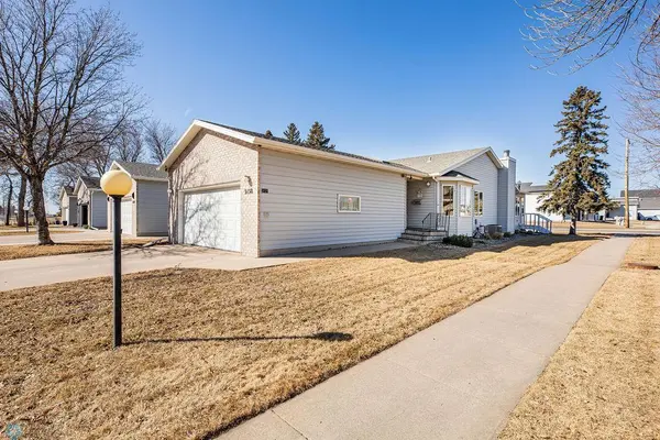 3138 10th ST N, Fargo, ND 58102