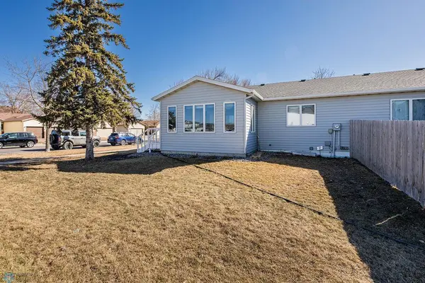 3138 10th ST N, Fargo, ND 58102