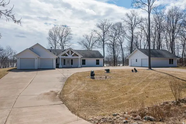 17950 Skyline DR, Garrison, MN 56450