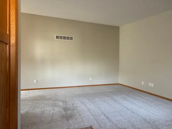 105 Lillie LN SE, Pine Island, MN 55940