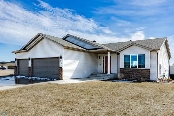 1597 Johnson DR S, Moorhead, MN 56560