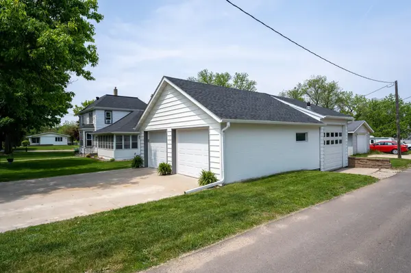 425 2nd ST SW, Cannon Falls, MN 55009