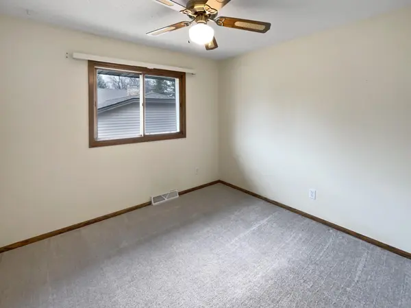4844 Debra LN, Shoreview, MN 55126
