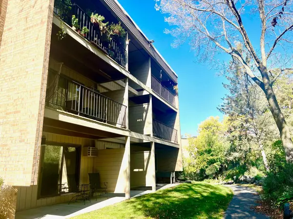 5643 Green Circle DR #115, Minnetonka, MN 55343