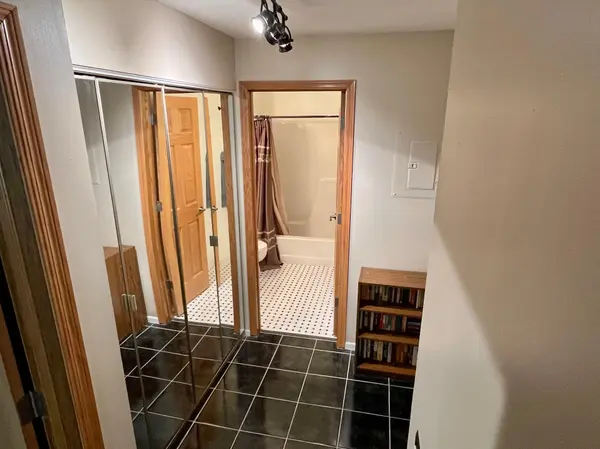 5643 Green Circle DR #115, Minnetonka, MN 55343