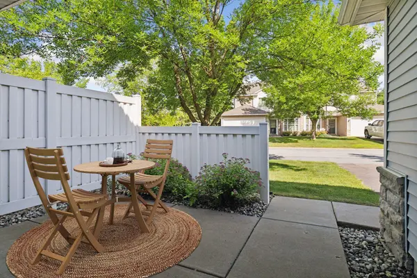 2839 Coach CT, Chanhassen, MN 55317
