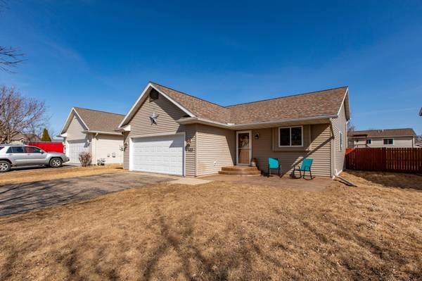 1122 Peregrine DR SE, Rochester, MN 55904