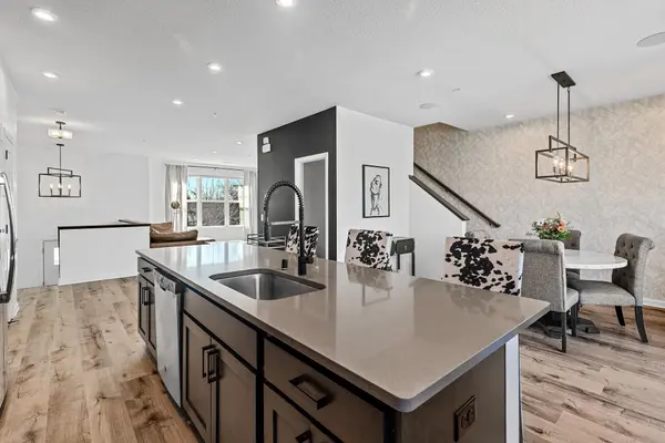 2324 Gateway Curve, North Saint Paul, MN 55109