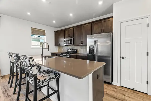 2324 Gateway Curve, North Saint Paul, MN 55109