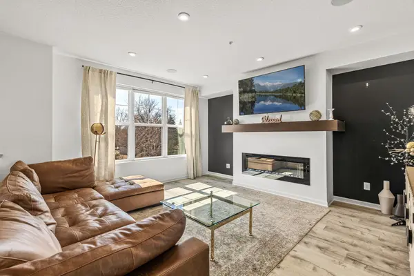 2324 Gateway Curve, North Saint Paul, MN 55109