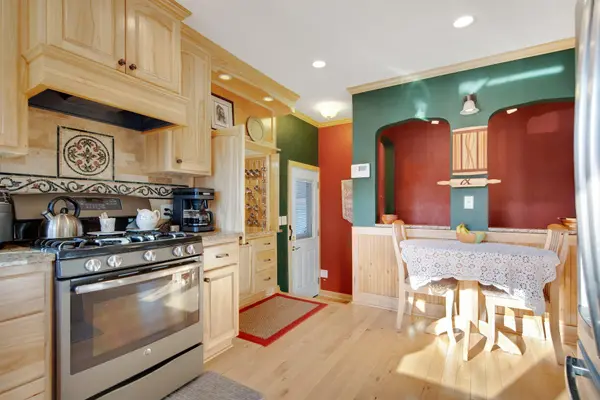 1761 English ST, Maplewood, MN 55109