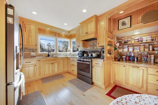 1761 English ST, Maplewood, MN 55109