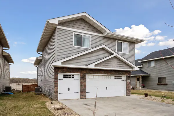 9338 Golden Pond LN N, Monticello, MN 55362