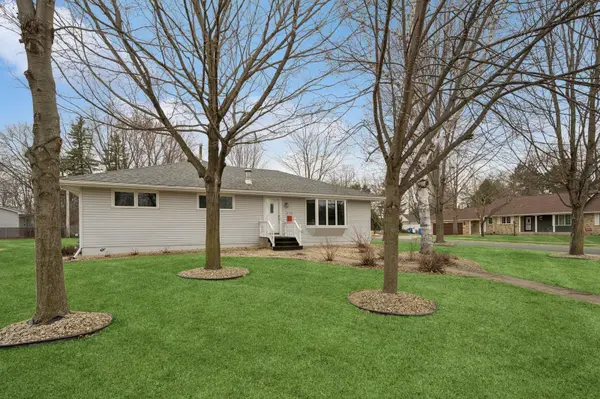 331 10th AVE SW, Cambridge, MN 55008