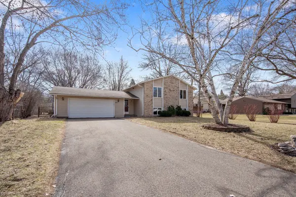 3220 Walnut Grove LN N, Plymouth, MN 55447