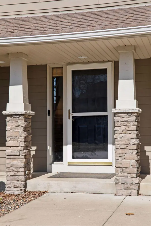 17483 Jaguar PATH, Lakeville, MN 55044