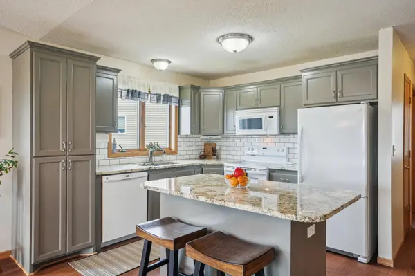 300 Wildwood CIR,  Roberts,  WI 54023